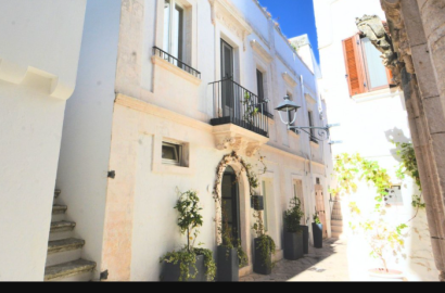 Prestigious Renovated Historic Palace in the historic center of Locorotondo, Puglia