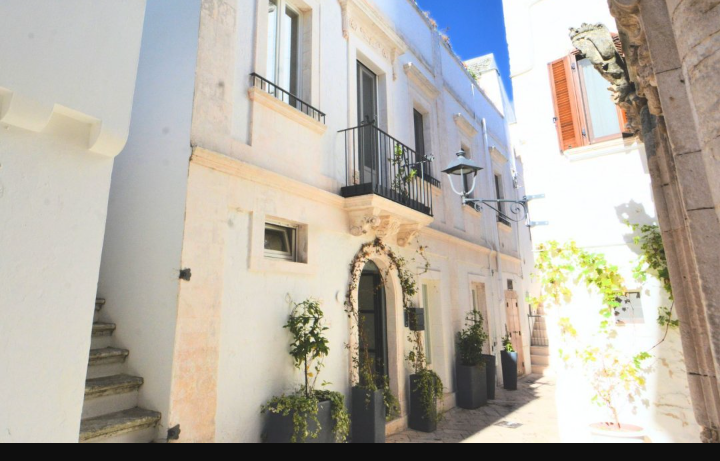 Prestigious Renovated Historic Palace in the historic center of Locorotondo, Puglia